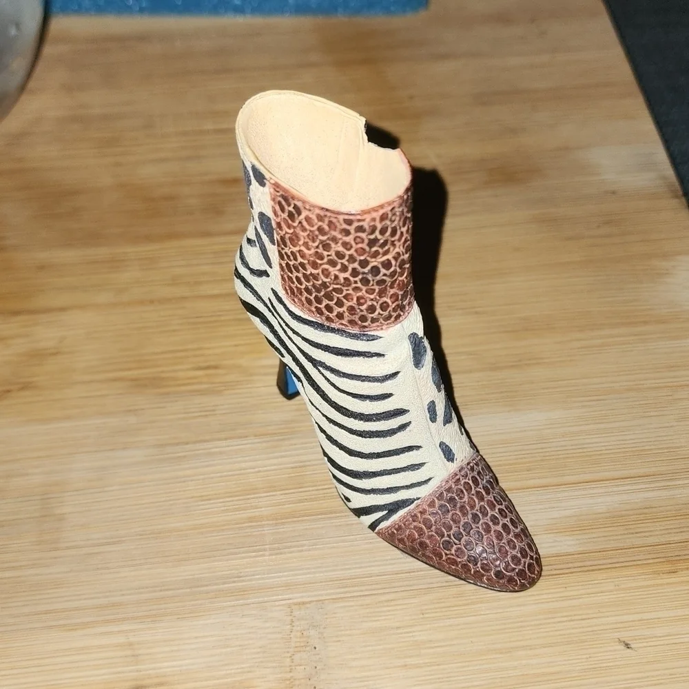 Raine You Animal You Mini Shoe W/Box #25111 - Picture 3 of 6